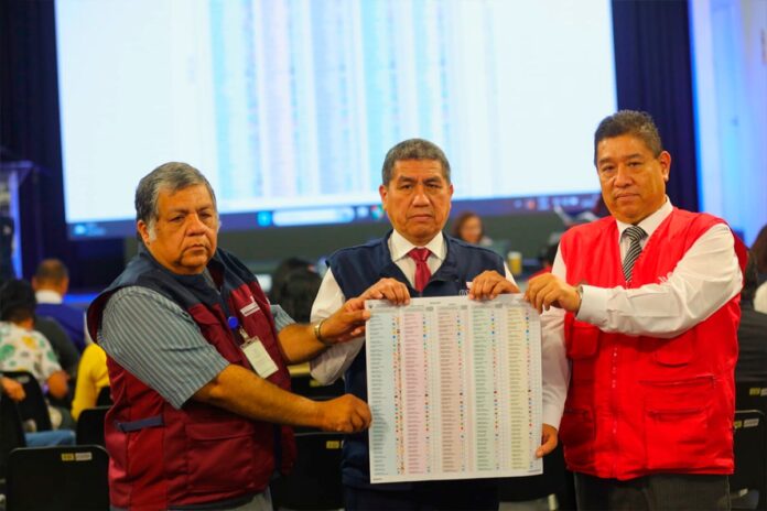 onpe-suspende-a-juan-phang-sanchez,-subgerente-de-produccion-electoral-tras-cuestionamientos-en-la-entrega-del-material-electoral