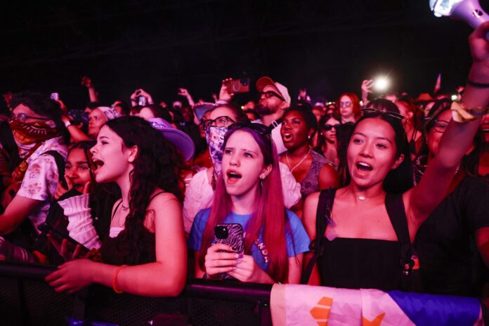 coachella-abre-espacio-a-experiencias-sin-pantallas-en-respuesta-a-la-fatiga-digital