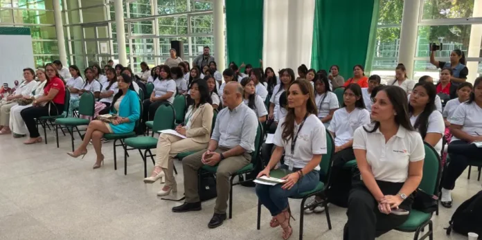 programa-de-liderazgo-femenino-graduado-a-mas-de-50-jovenes