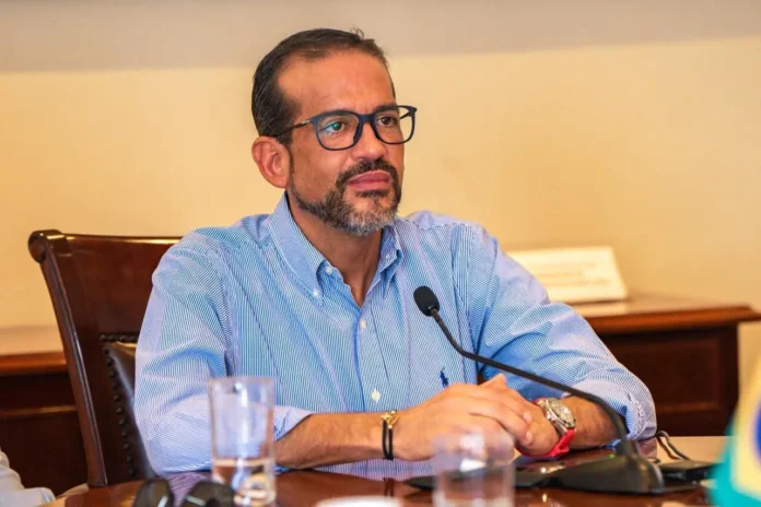 camacho-felicita-a-velasco-y-asegura-transicion-ordenada