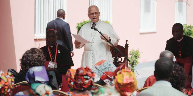 en-el-este-de-angola,-el-papel-de-leon-xiv-denuncia-la-«explotacion»-de-la-poblacion-por-los-«tiranos»