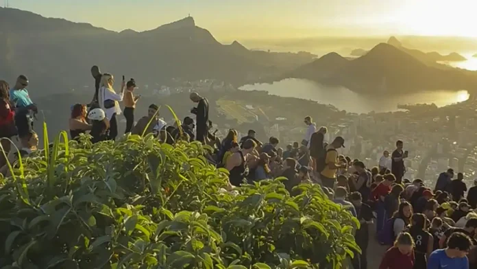 doscientos-turistas-atrapados-en-tiroteo-en-rio-en-dois-irmaos
