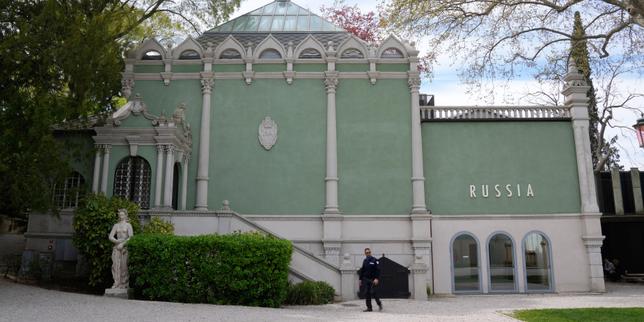«-con-la-recuperacion-del-pabellon-ruso-en-la-bienal-de-venecia,-el-arte-sirve-de-pretexto-para-hacer-la-guerra-entre-otros-moyens-»