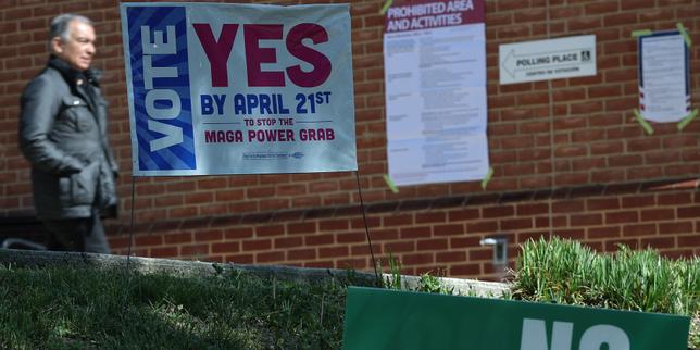 donald-trump-estima-que-el-referendum-sobre-la-carta-electoral,-gagne-par-les-democratas-en-virginia,-fue-«truque»