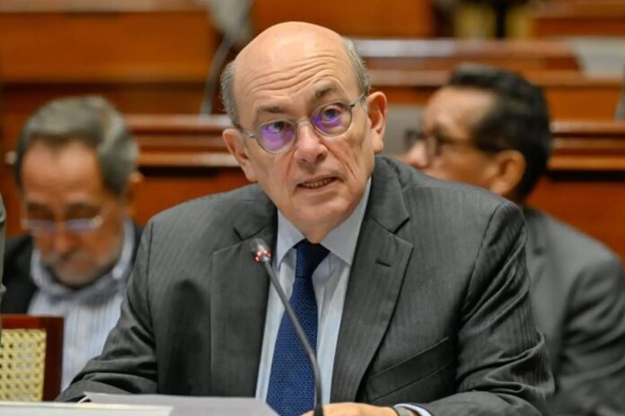 excancilleres,-embajadores-y-exviceministros-se-solidarizan-con-hugo-de-zela-y-lamentan-su-renuncia
