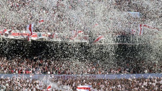 las-autoridades-en-argentina-prohiben-la-bienvenida-con-cintas-iconicas-en-los-estadios-de-futbol