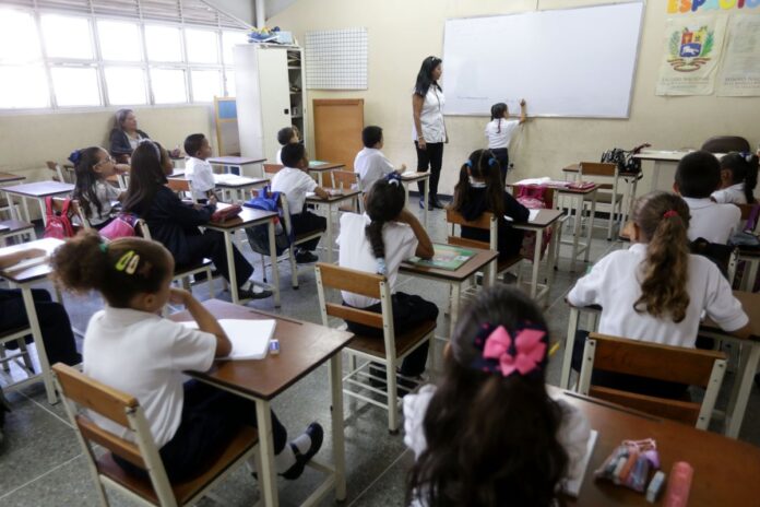 federacion-de-maestros-denuncia-suspension-de-nominas-a-mas-de-50.000-docentes-venezolanos