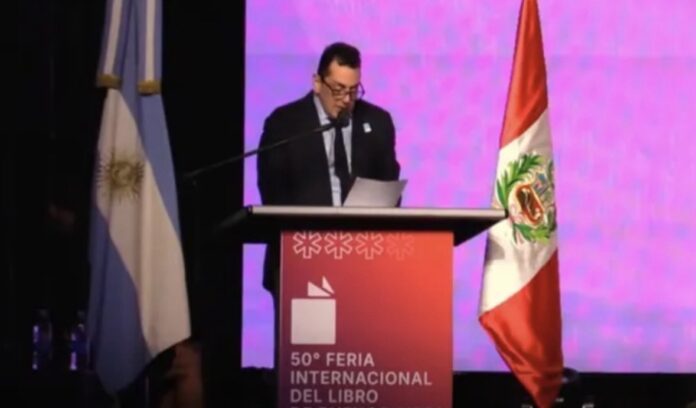 funcionario-de-javier-milei-fue-abucheado-durante-su-presentacion-en-la-feria-del-libro