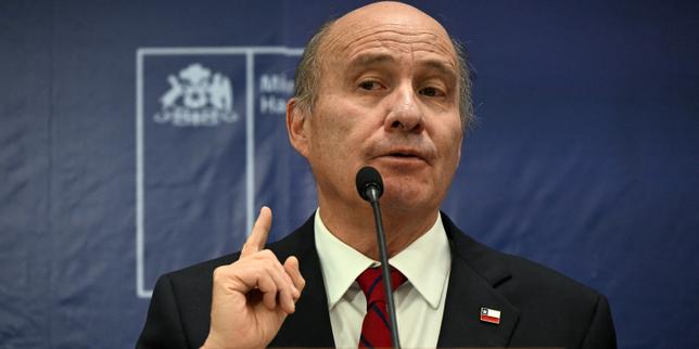 en-chile,-el-gobierno-ha-disminuido-los-impuestos-de-las-grandes-empresas-y-reducido-las-dependencias-publicas