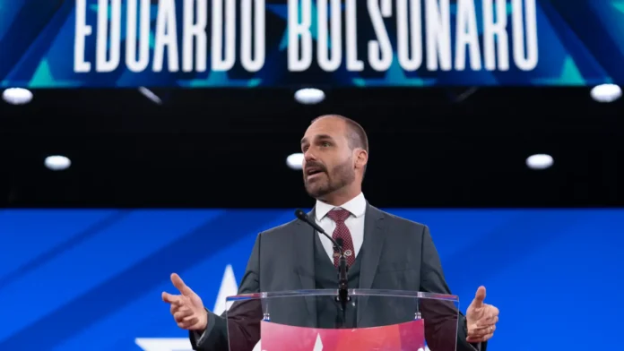desde-florida,-el-hijo-de-bolsonaro-enfrenta-un-veredicto-brasileno-por-instar-a-estados-unidos-a-imponer-sanciones-a-jueces-de-su-propio-pais