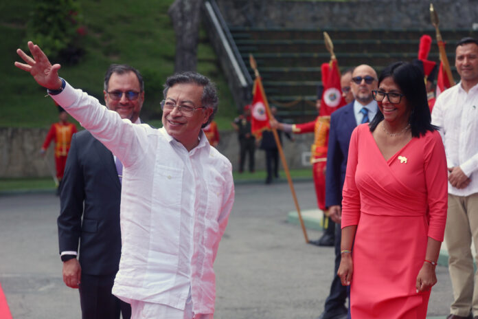 gustavo-petro-llega-a-venezuela-para-reunirse-con-delcy-rodriguez