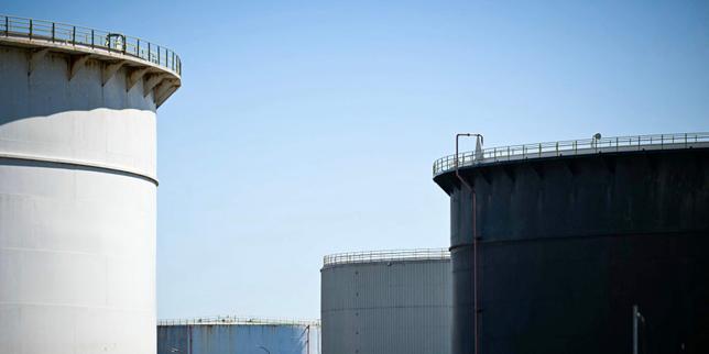 carburante:-macron-rassure-sur-l’ausence-de-penurie-en-france-et-appelle-a-eviter-la-panique