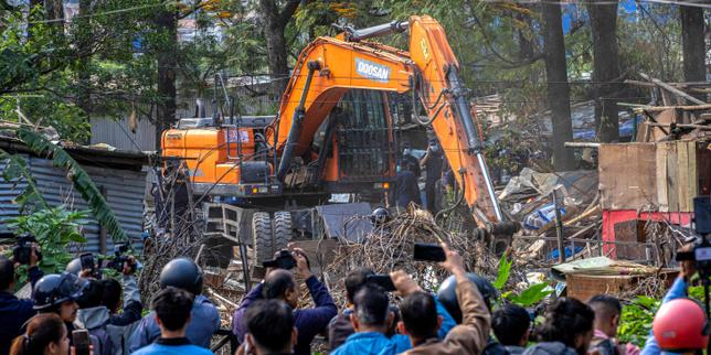 en-nepal,-el-gobierno-comienza-a-demoler-las-bidonvilles-de-la-capitale-malgre-las-criticas-de-las-organizaciones-de-defensa-de-los-derechos-humanos