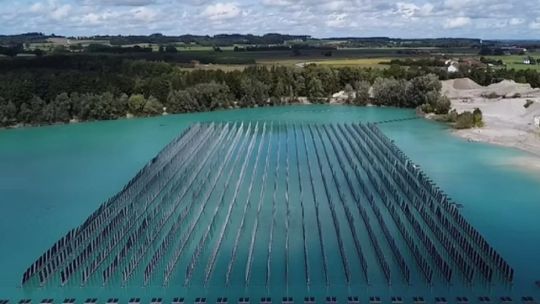 alemania-convirtio-un-lago-artificial-en-una-central-solar-flotante
