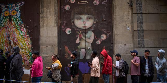 espana:-le-vrai-du-faux-sur-la-regularisation-de-500.000-sin-papel,-qui-indigne-la-droite-et-l’extreme-droite-francaises
