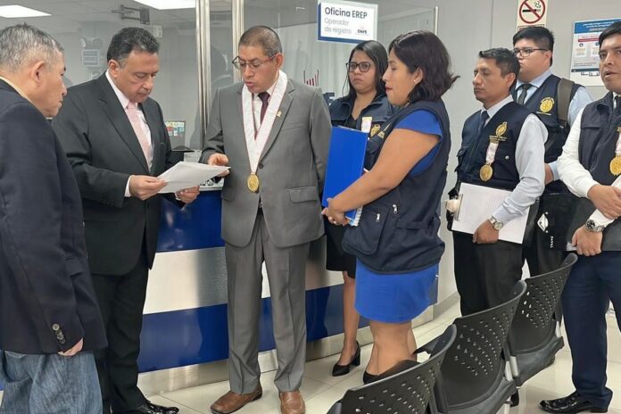 fiscalia-realiza-diligencia-de-exhibicion-de-documentos-sobre-nuevos-contratos-de-onpe-vinculados-con-elecciones
