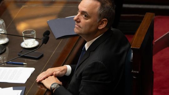 el-jefe-de-gabinete-de-milei,-adorni,-niega-acusaciones-de-corrupcion-en-comparecencia-ante-el-congreso