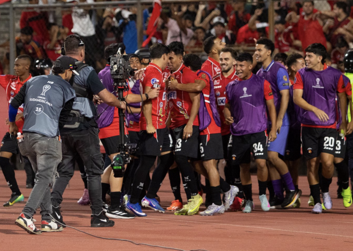 caracas-complica-situacion-de-racing-y-sigue-tras-la-sombra-de-botafogo