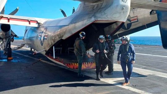 milei-visita-el-portaaviones-estadounidense-uss-nimitz-durante-ejercicios-navales-conjuntos-argentina-eeuu.
