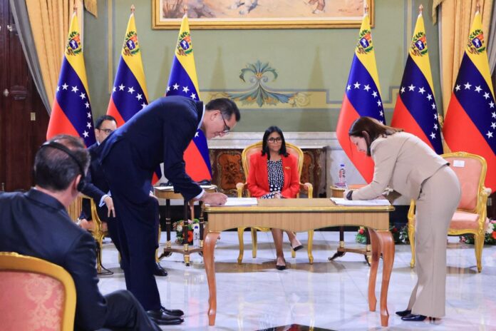 venezuela-firma-acuerdos-con-dos-empresas-energeticas-de-estados-unidos
