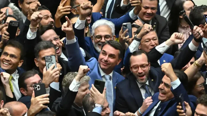 el-congreso-anula-el-veto-de-lula-y-reduce-la-sentencia-de-bolsonaro-a-22-anos