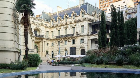 edificios-historicos-o-muy-tradicionales-que-se-disfrutan-tambien-desde-la-gastronomia