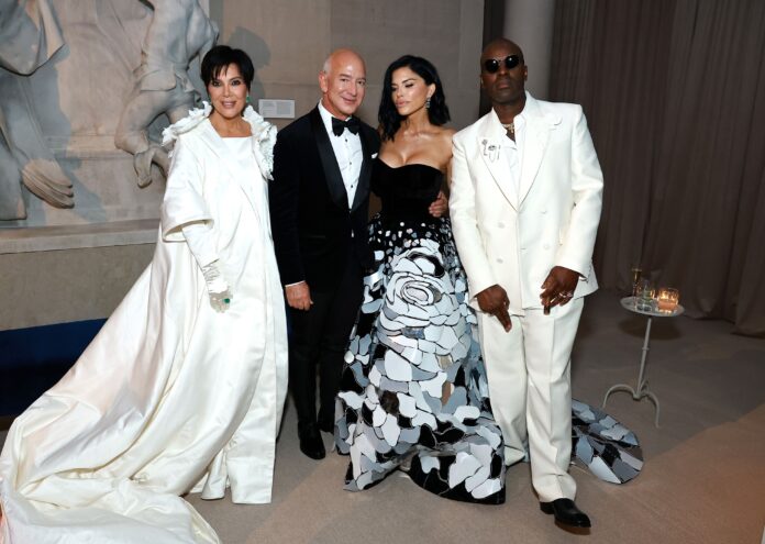 ¿met-gala-o-gala-tecnologica?-bezos-y-el-peso-de-su-capital-tecnologico-en-la-gran-noche-de-la-moda