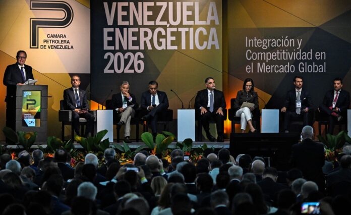 pdvsa-busca-socios-tras-repunte-de-produccion-y-apertura-a-privados,-pero-persisten-dudas-sobre-el-futuro-de-venezuela:-¿vale-la-pena-invertir?