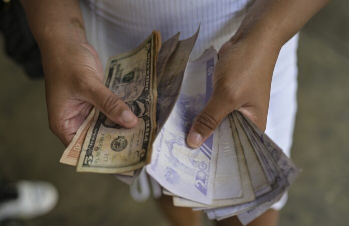 sin-aumentos-ni-servicios-basicos:-¿como-sobrevive-hoy-una-familia-en-petare?