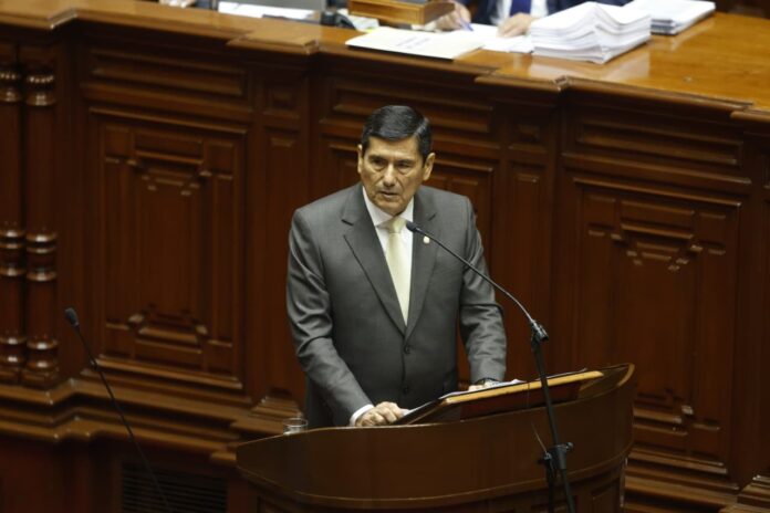 presidente-del-consejo-de-ministros,-luis-arroyo-y-ministros-de-defensa-y-rree.-asisten-este-lunes-al-congreso