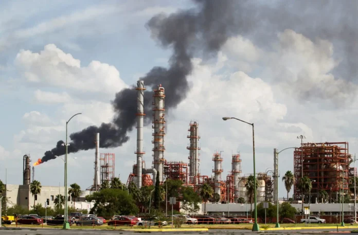 las-exportaciones-de-crudo-de-pemex-cayeron-un-45%-en-marzo,-pero-los-ingresos-superan-los-mil-millones-de-dolares