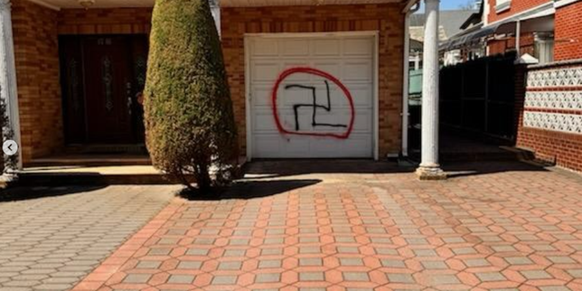 a-new-york,-des-croix-gammees-et-autres-graffitis-antisemites-peints-sur-des-maisons-et-des-synagogues