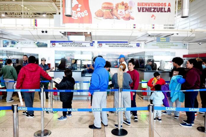 llegaron-157-migrantes-venezolanos-repatriados-desde-estados-unidos