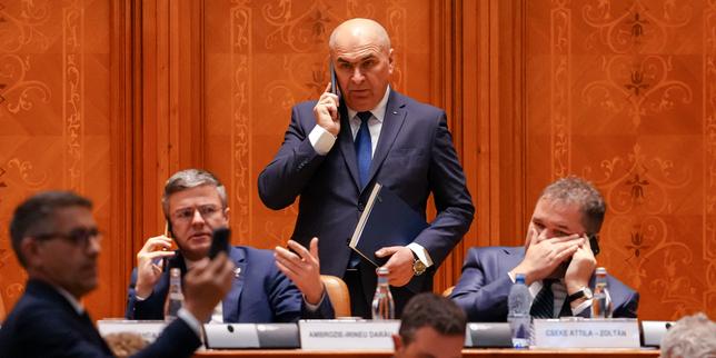 la-roumanie-retoma-el-caos-politico-despues-de-la-votacion-de-una-mocion-de-censura-por-parte-de-los-socialdemocratas-y-el-derecho-extremo