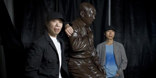 el-artista-chino-gao-zhen,-et-sa-famille,-dans-les-limbes-de-la-repression-pour-sessculptures-de-mao