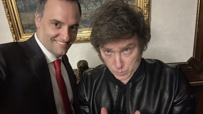 javier-milei-ratifico-su-apoyo-a-manuel-adorni:-“opereta”