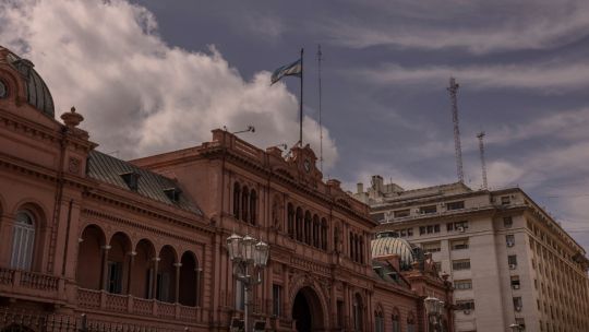 argentina-mejora-segun-fitch-por-reforma-economica-de-milei