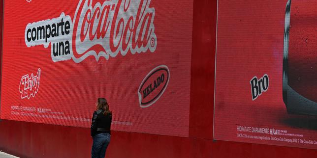 en-mexico,-coca-cola-utiliza-la-coupe-du-monde-de-football-pour-etancher-sa-soif-deprofits