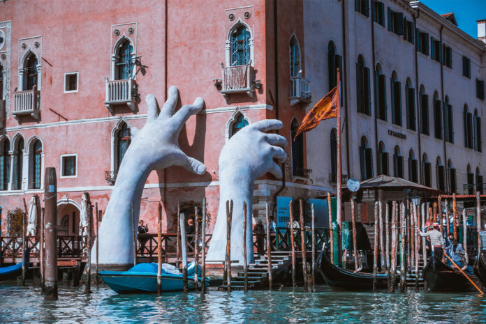 bienal-de-arte-de-venecia-arranca-su-edicion-mas-problematica-por-la-presencia-de-rusia