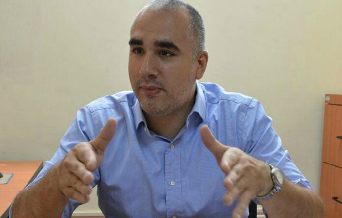 “hay-una-realidad-fiscal”:-economista-luis-oliveros-explica-por-que-es-dificil-aumentar-salarios