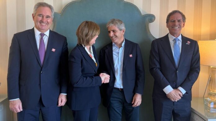 rigi:-luis-caputo-anuncio-una-inversion-de-chevron-por-mas-de-u$s10.000-millones