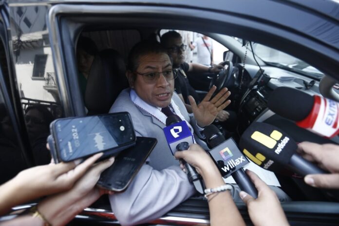 fiscalia-recaba-material-electoral-en-la-onpe-y-almacen-de-lurin-por-investigacion-a-piero-corvetto