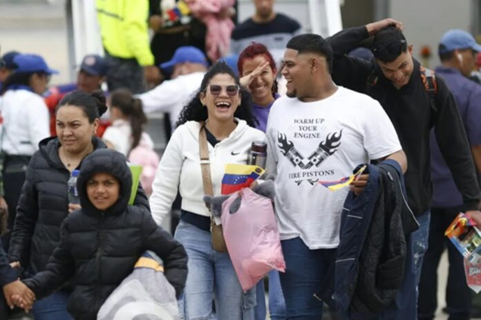 7%-de-los-hogares-venezolanos-recibieron-a-migrantes-retornados-en-el-ultimo-ano