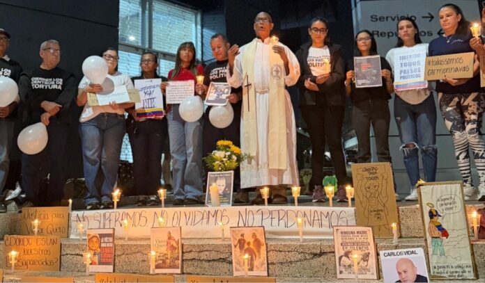 justicia-para-victor-quero:-familiares-de-presos-politicos-dieron-el-ultimo-adios-frente-a-el-helicoide