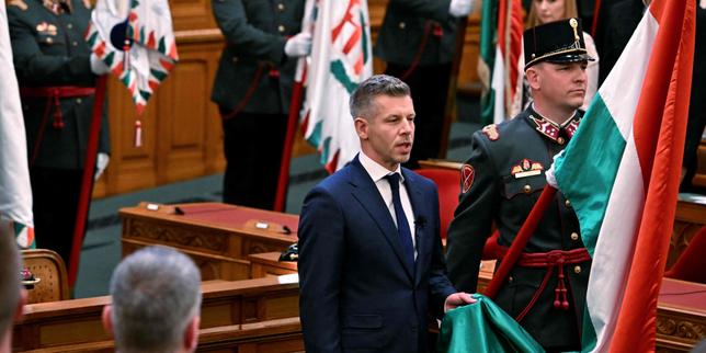 peter-magyar,-officiellement-investi-premier-ministre,-promete-de-«-servir-»-a-hongrie,-non-«-de-regner-»