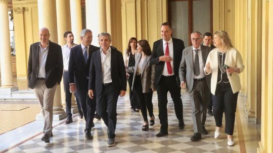 hermanos-milei-cierran-filas-en-torno-a-adorni-en-reunion-de-gabinete