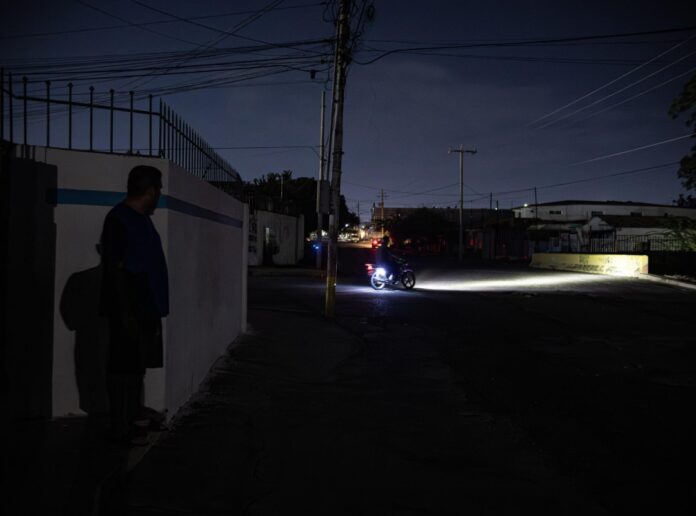 racionamientos,-la-pesadilla-en-una-venezuela-que-urge-recuperar-su-red-electrica