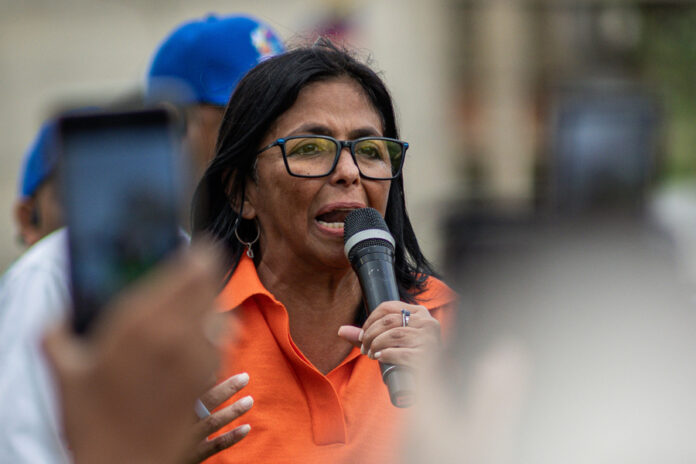 delcy-rodriguez-anuncio-viaje-fuera-de-venezuela-para-“defender-la-patria”