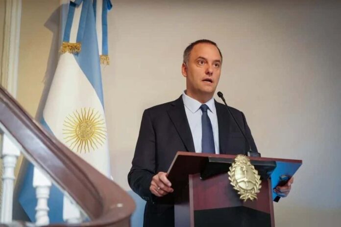 el-jefe-de-gabinete-argentino,-adorni,-investigado-por-transacciones-ocultas-de-criptomonedas