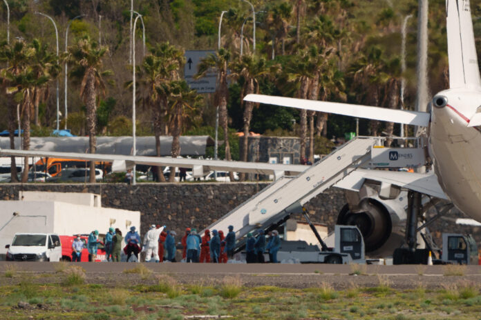 evacuacion-del-crucero-mv-hondius:-continua-traslado-de-pasajeros-al-aeropuerto